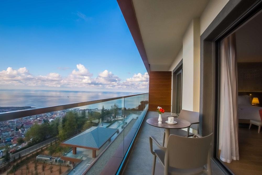 Radisson Blu Hotel Trabzon Zewnętrze zdjęcie View from a suite